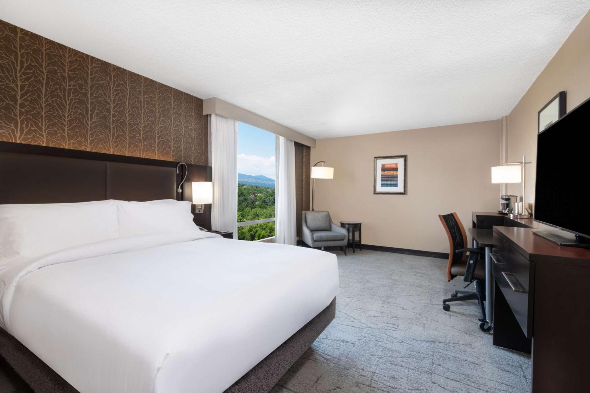 Zimmer mit Queensize-Bett und Bergblick